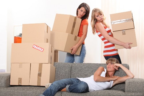 Residential moving van service in Goddington
